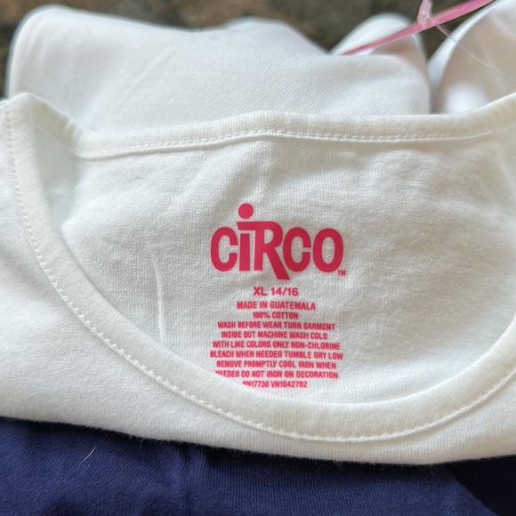 Closeout Bundle - 2 Girls Holiday T-shirt’s - Picture 5 of 5